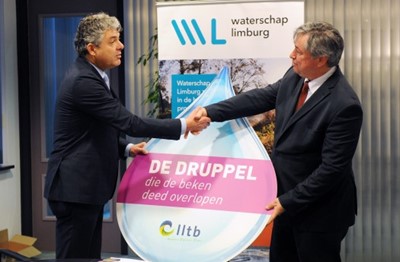 NO Aanbieden waterdruppel aan waterschap Limburg 4