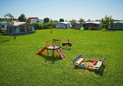 Boerderijcamping speeltoestellen