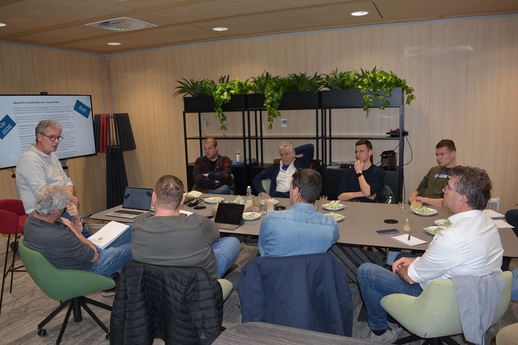 Overleg preiketen prei LLTB box Villa Flora.JPG